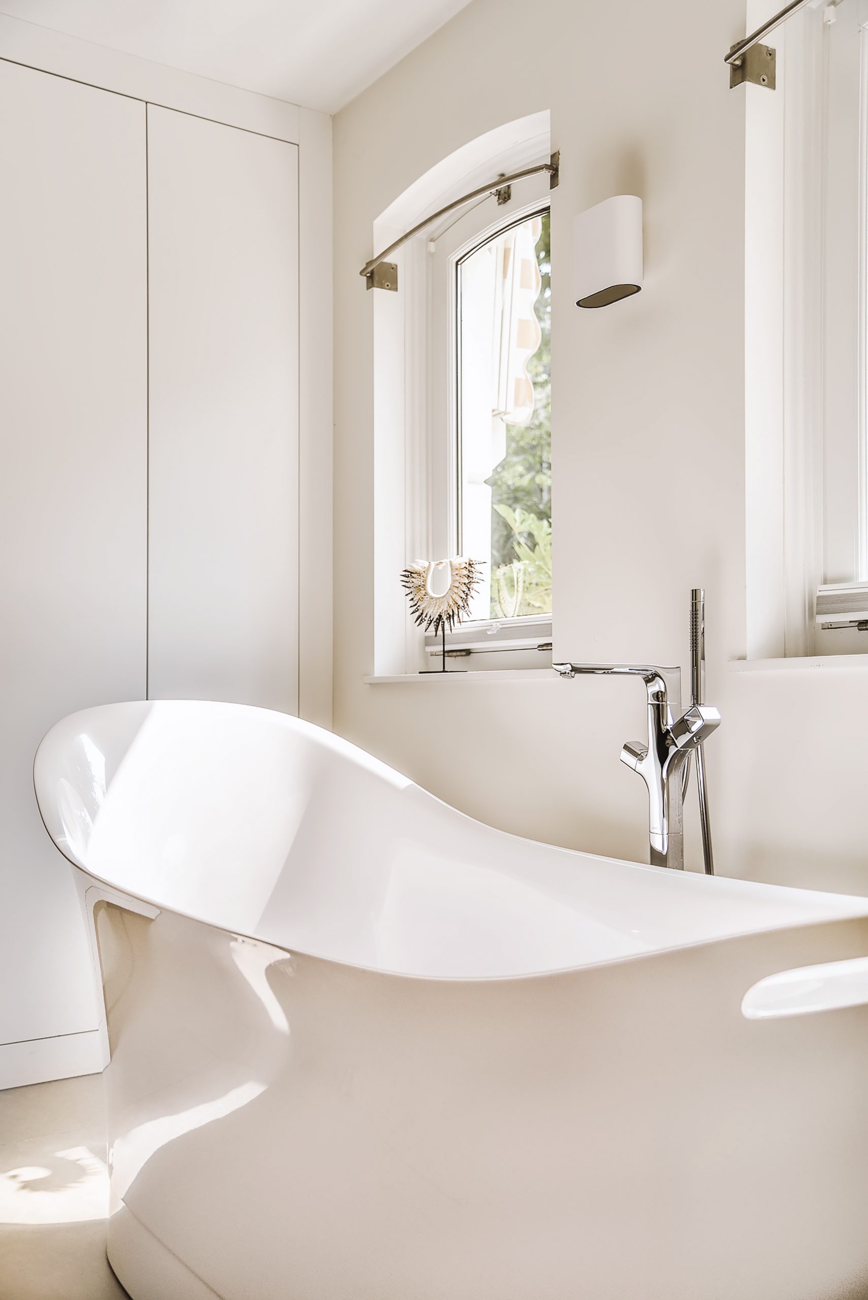 white soaker tub renovation in Denver